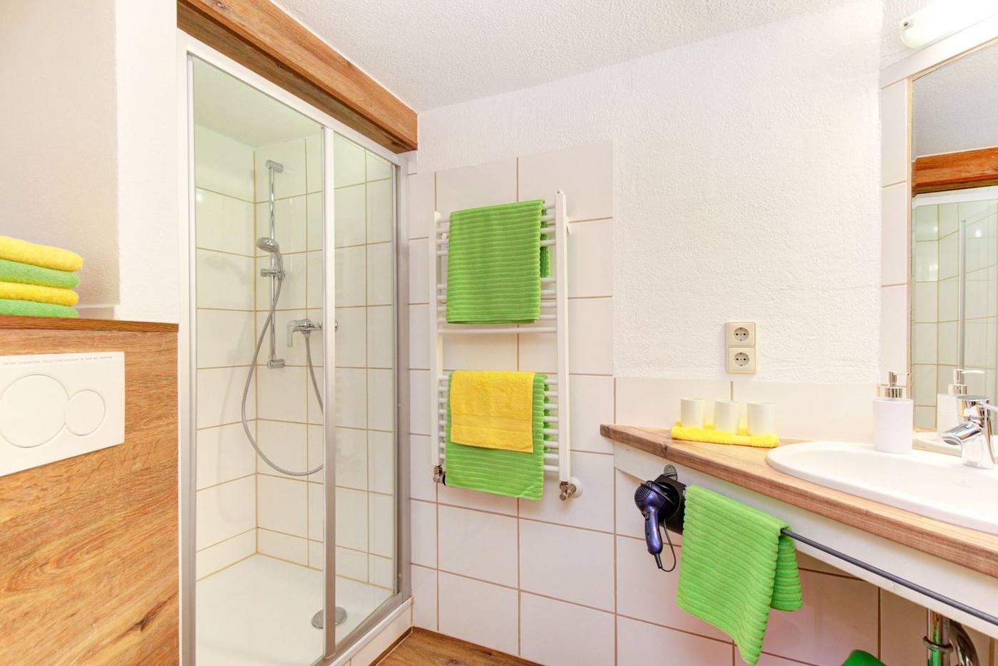 Bad im Kinderzimmer der Ferienwohnung Gänseblümchen