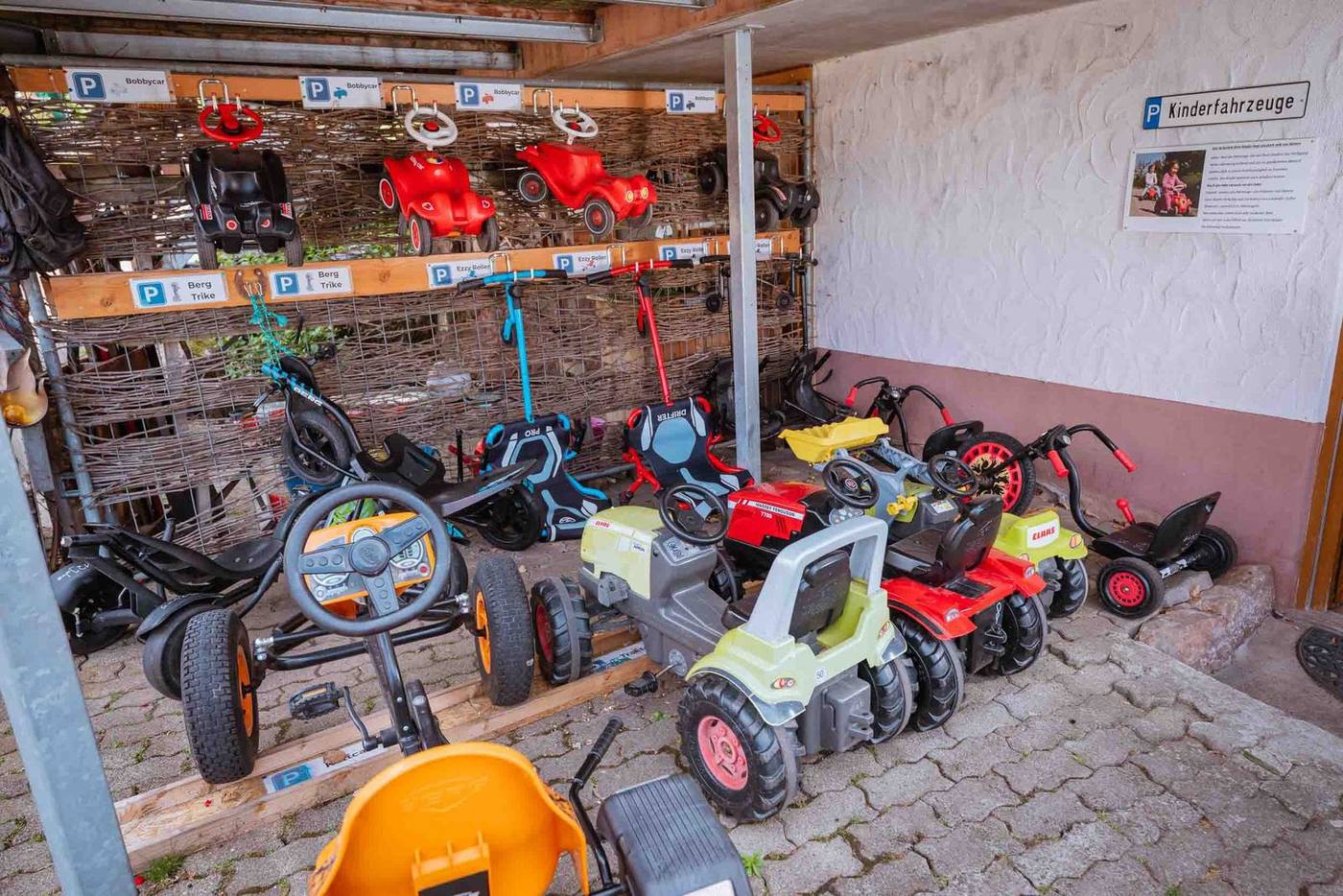 Kinderfahrzeuge zum Ausleihen am Grub-Daniel-Hof
