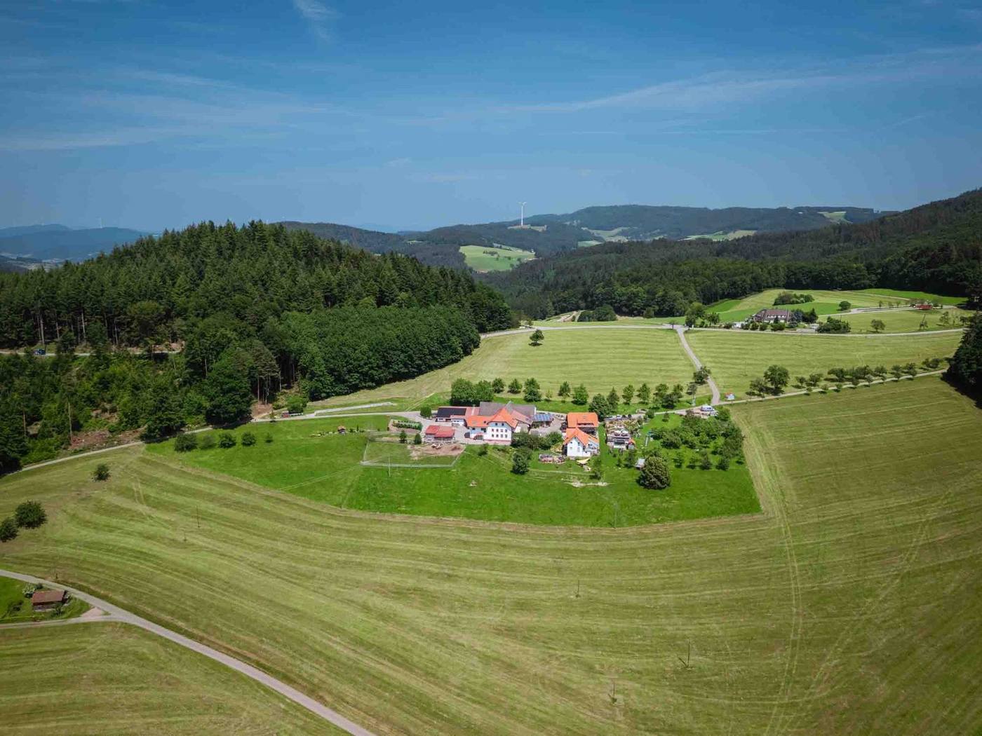 Der Hof mitten im Grünen