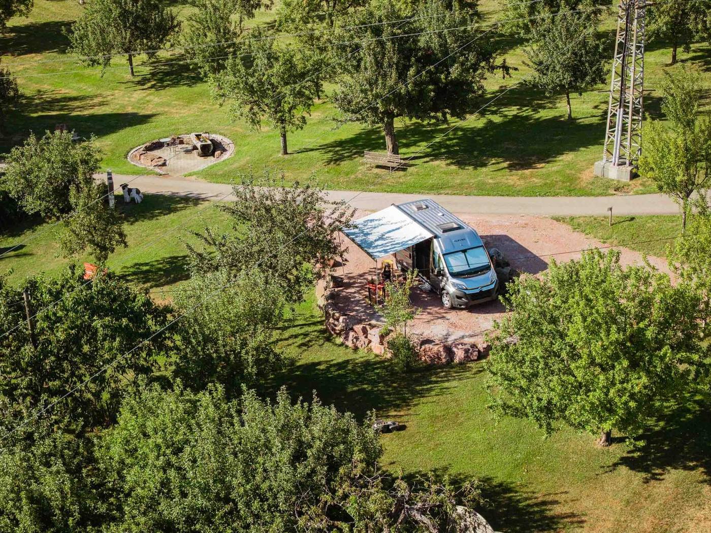 Camper-Stellplatz aus der Vogelperspektive am Grub-Daniel-Hof