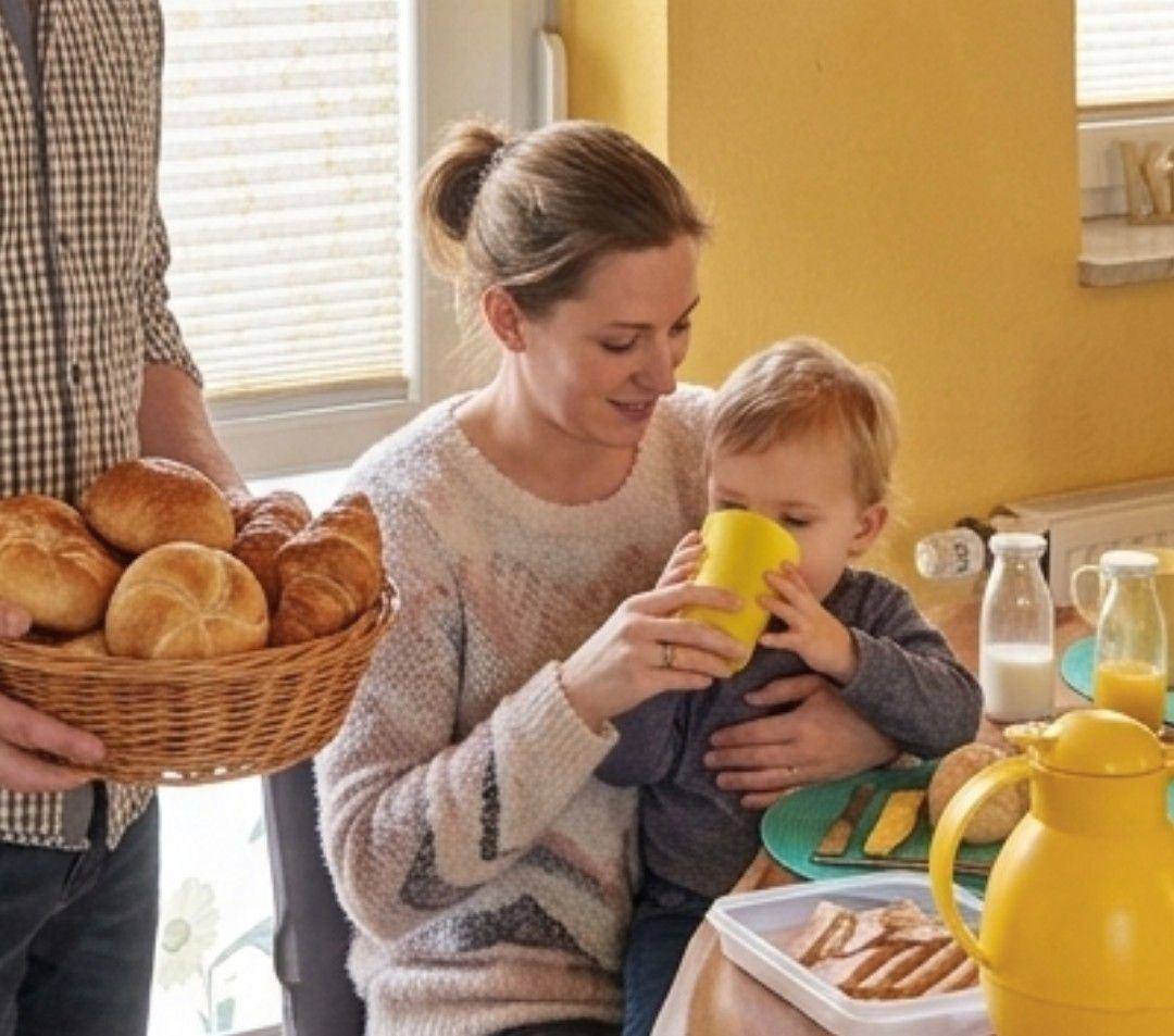 Familienzeit beim Frühstück in der Ferienwohnung Sonnenblume